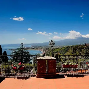 casa-lionessa.taorminaitalyhotels.com/