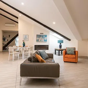 https://les-maisons-apartments.hotels-amalfi.com