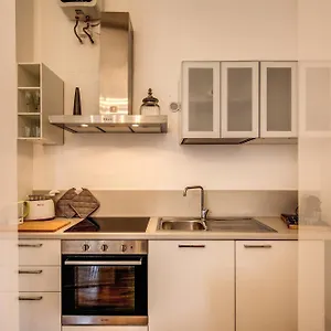  Apartment Elegant Behind The Colosseum Italien