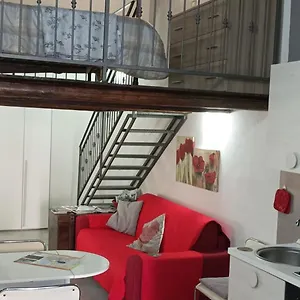  Apartment La Casetta Di Marta Ai Quattro Canti Italien
